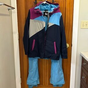 Women’s  ski snowboard jacket and pants.